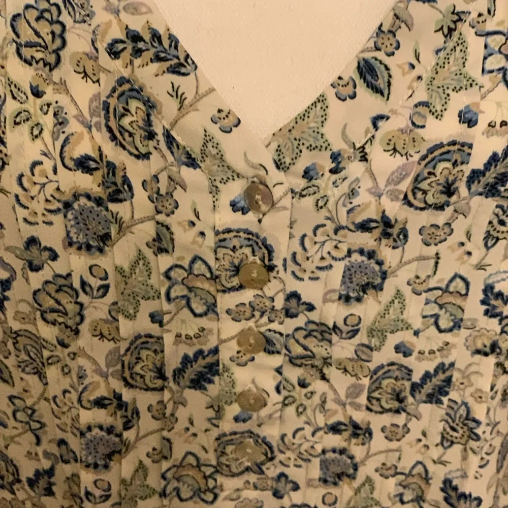Blue and cream color blouse/top- size 2x - Picture 2 of 8